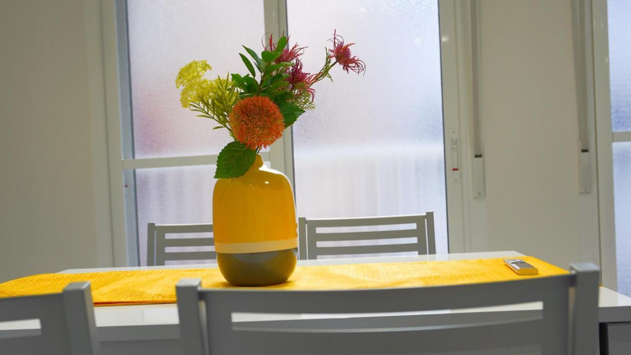 Stylish & Spacious Family Apartment Near Beach & Vibrant Historic Market Alicante Eksteriør billede