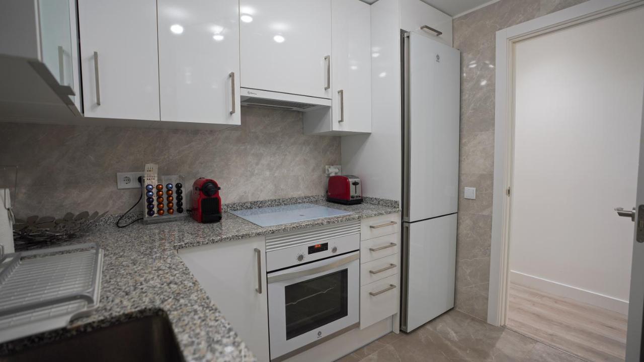 Stylish & Spacious Family Apartment Near Beach & Vibrant Historic Market Alicante Eksteriør billede