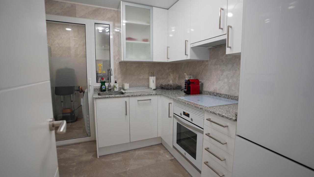 Stylish & Spacious Family Apartment Near Beach & Vibrant Historic Market Alicante Eksteriør billede