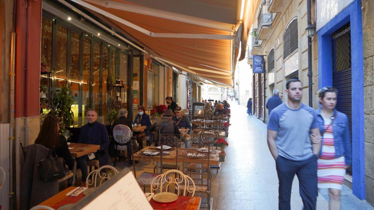 Stylish & Spacious Family Apartment Near Beach & Vibrant Historic Market Alicante Eksteriør billede