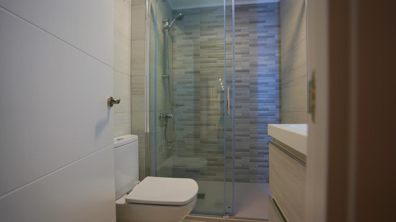 Stylish & Spacious Family Apartment Near Beach & Vibrant Historic Market Alicante Eksteriør billede