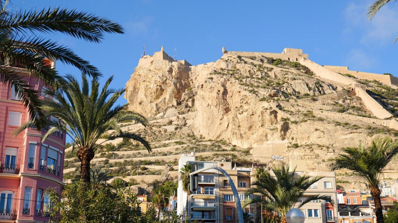 Stylish & Spacious Family Apartment Near Beach & Vibrant Historic Market Alicante Eksteriør billede