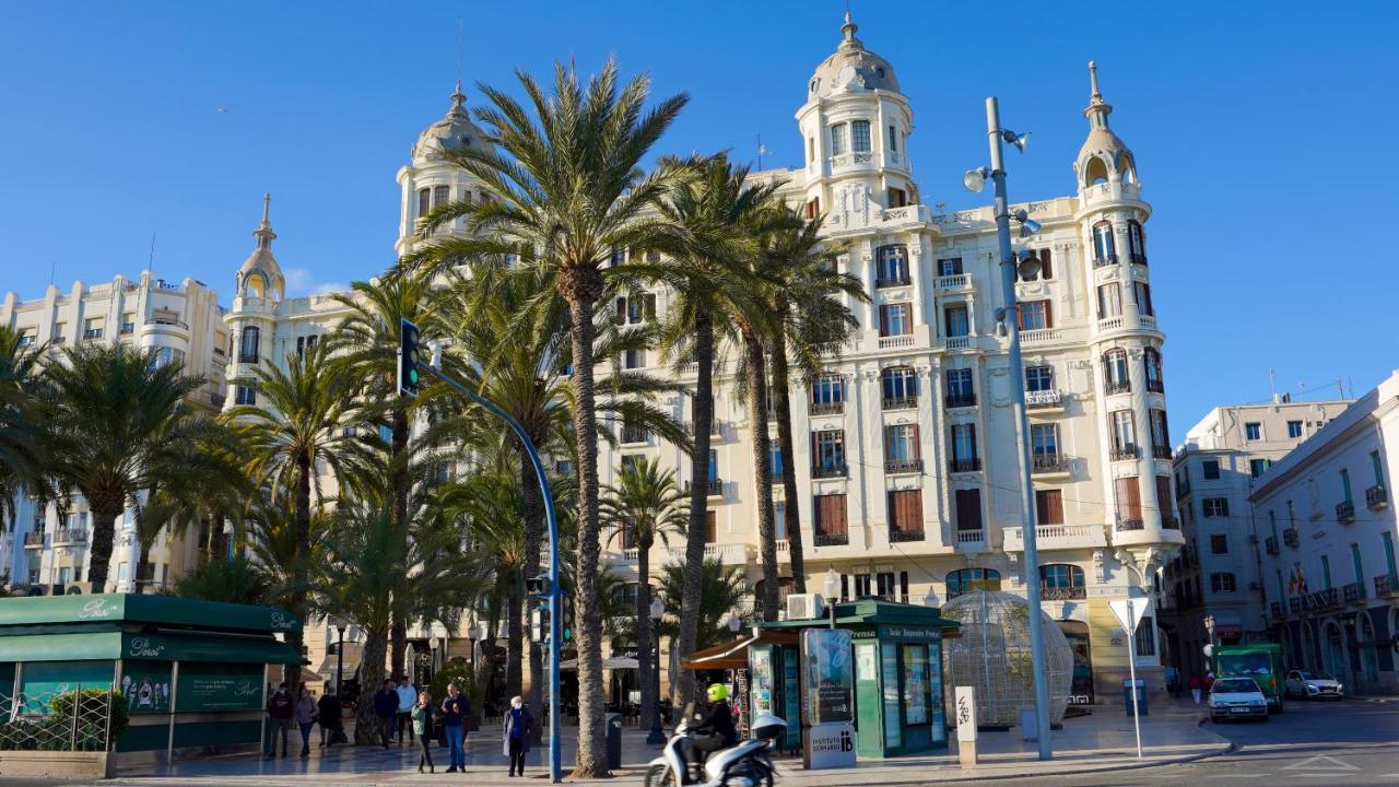 Stylish & Spacious Family Apartment Near Beach & Vibrant Historic Market Alicante Eksteriør billede