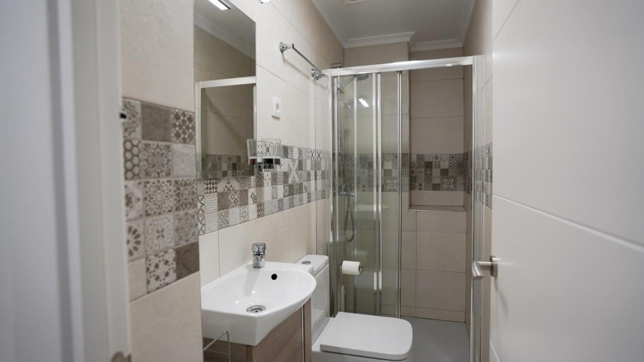 Stylish & Spacious Family Apartment Near Beach & Vibrant Historic Market Alicante Eksteriør billede