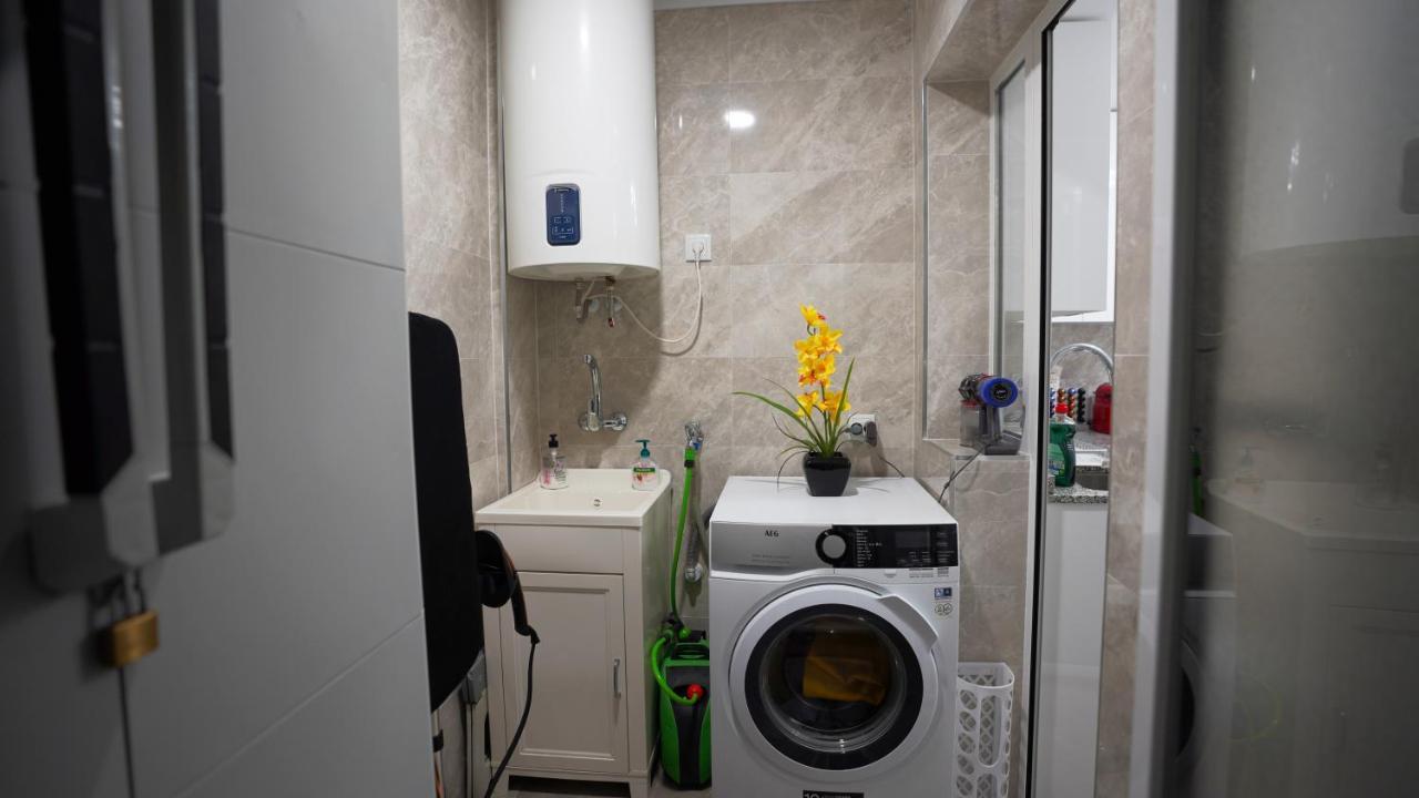 Stylish & Spacious Family Apartment Near Beach & Vibrant Historic Market Alicante Eksteriør billede