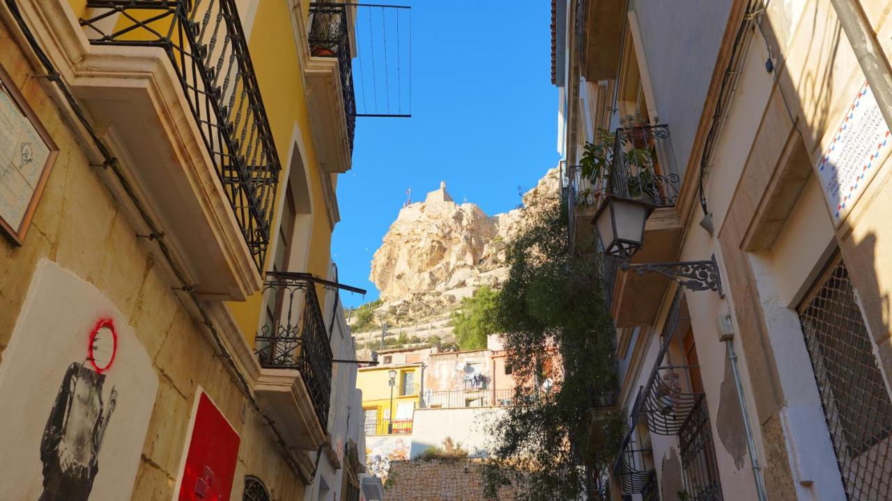 Stylish & Spacious Family Apartment Near Beach & Vibrant Historic Market Alicante Eksteriør billede