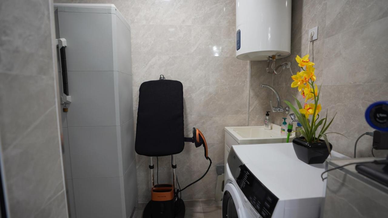 Stylish & Spacious Family Apartment Near Beach & Vibrant Historic Market Alicante Eksteriør billede