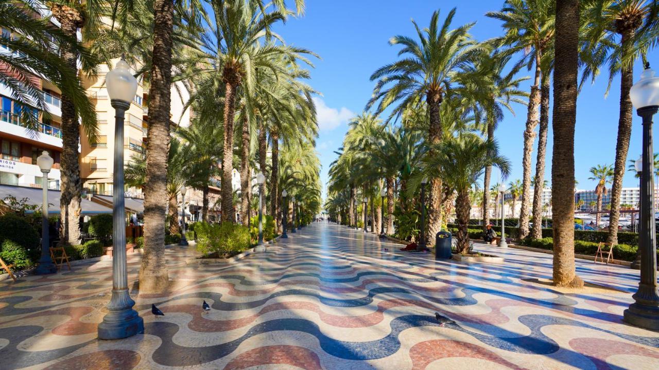 Stylish & Spacious Family Apartment Near Beach & Vibrant Historic Market Alicante Eksteriør billede